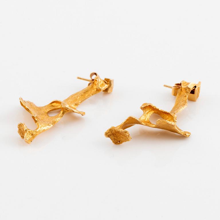 A pair of 18K gold earrings "Flamingo" Björn Weckström, Lapponia.