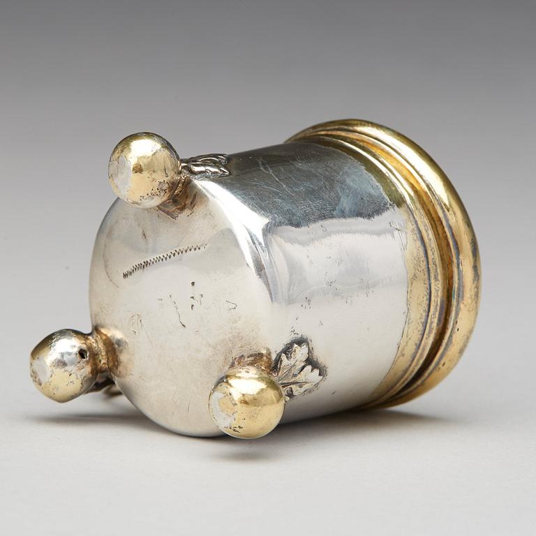 Johan Lorenz Starin, miniatyrdryckeskanna, silver, Stockhom 1742. Senbarock.