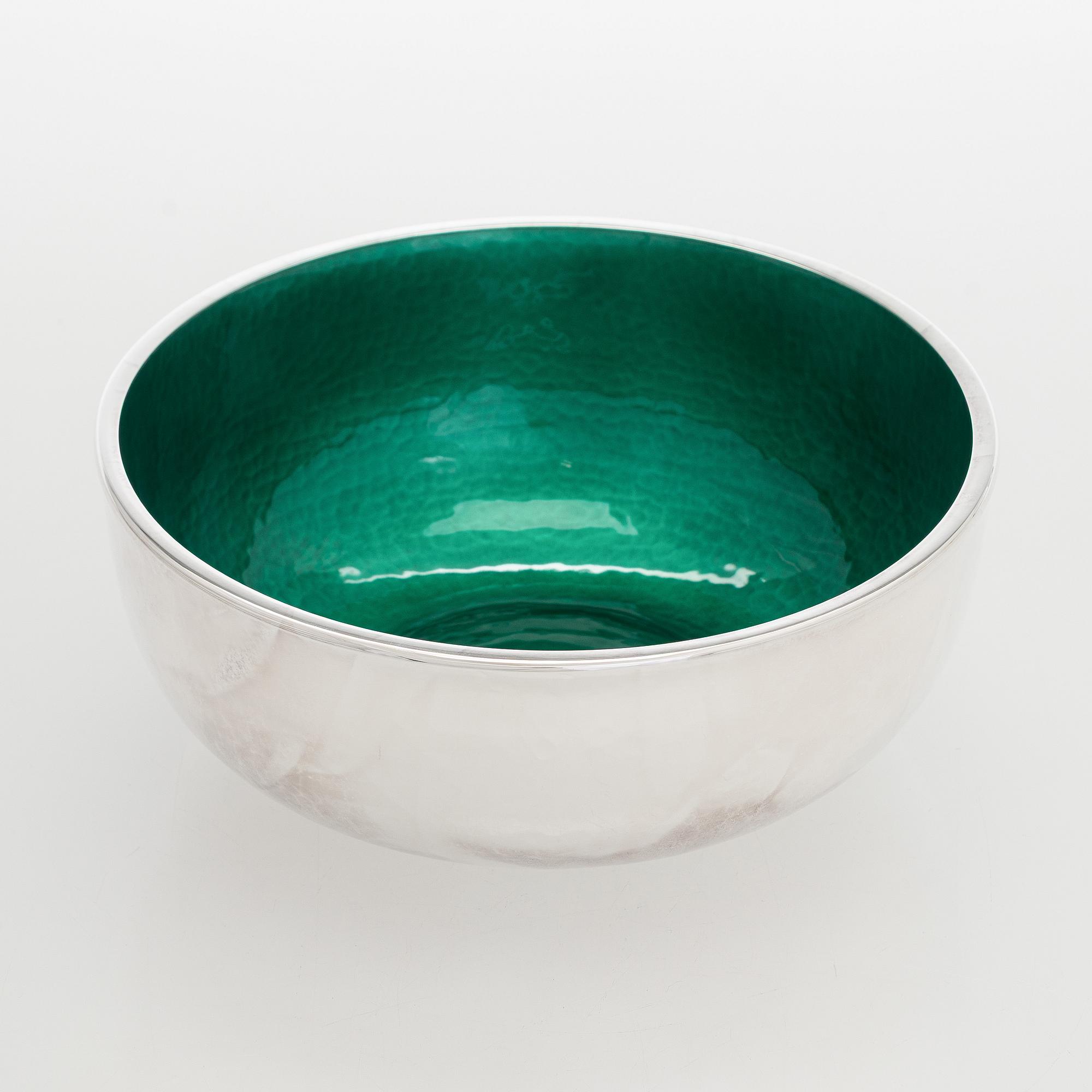 A. Tillander, skål, sterlingsilver och emalj, Åbo 2005.