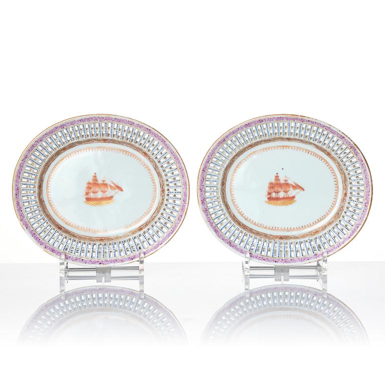 A pair of famille rose Chinese Export 'Shipping subject' chestnut baskets with stands, Qing dynasty, Jiaqing (1796-1820).