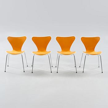 ARNE JACOBSEN, 4 st, stolar,  "Sjuan", Fritz Hansen, 1978.