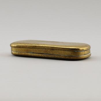 KALENDERDOSA, mässing, 1800-tal.
