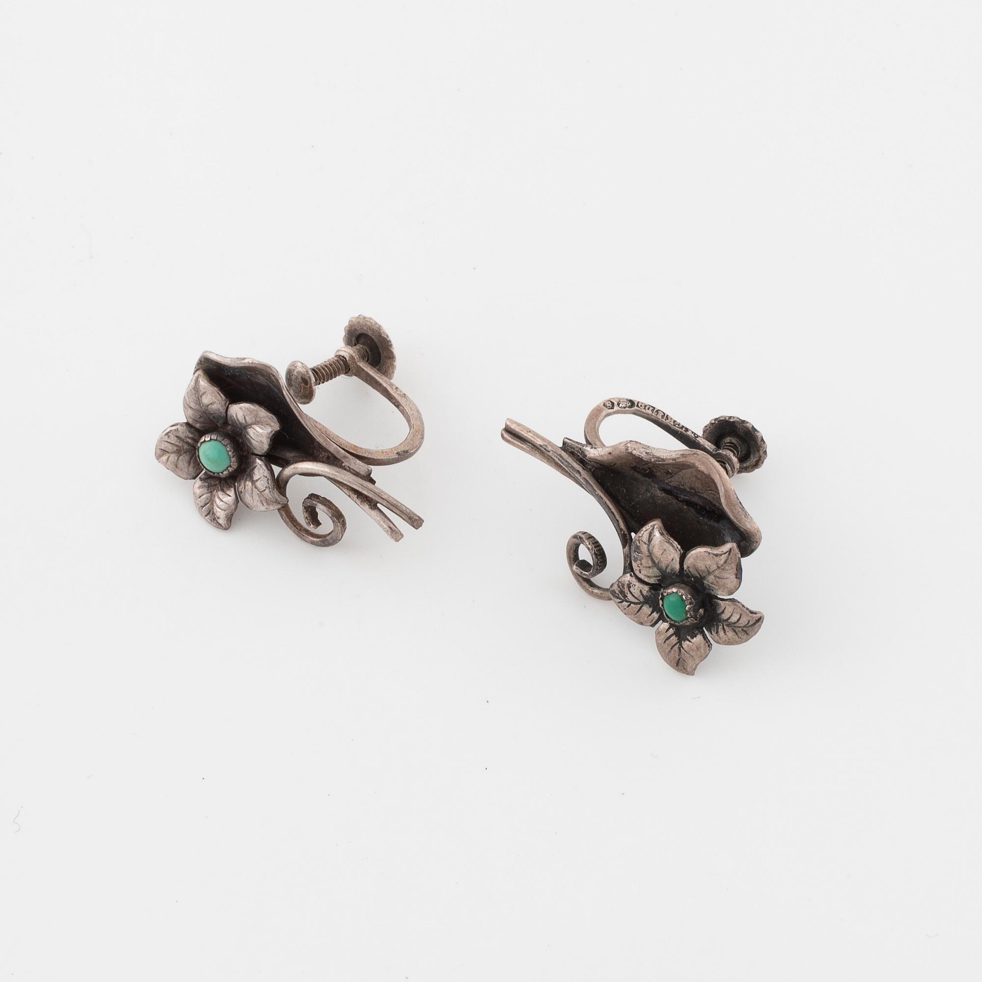 A brooch and a pair of earrings by Georg Kaplan, Stockholm.