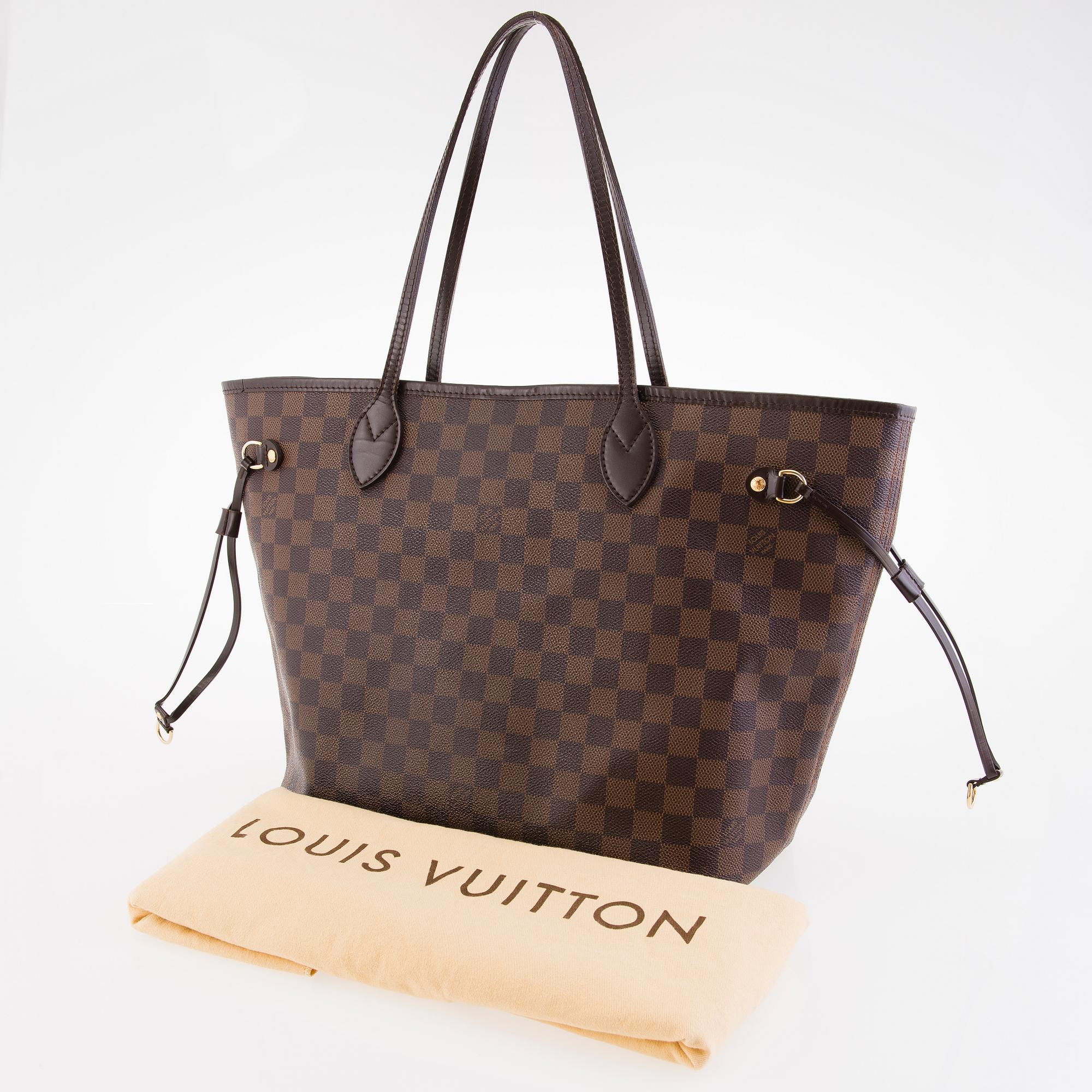 LOUIS VUITTON Neverfull MM Damier Bag.