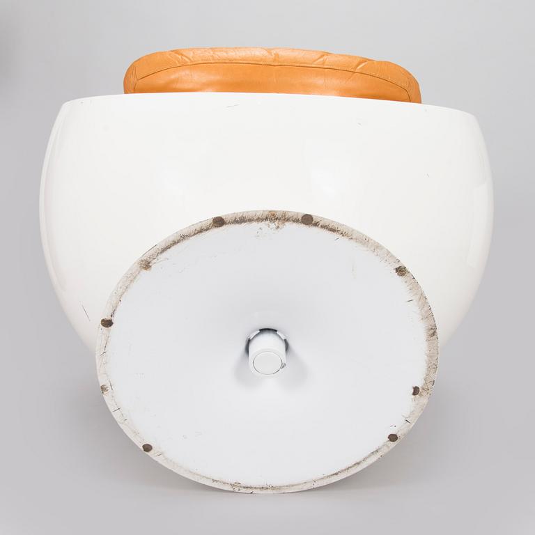 Eero Aarnio, a 'Ball Chair' for Asko.
