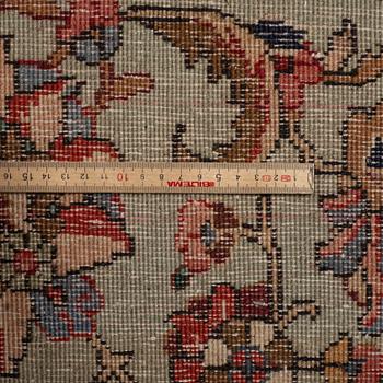 A CARPET, Old Tabriz, ca 328,5 x 239 cm.