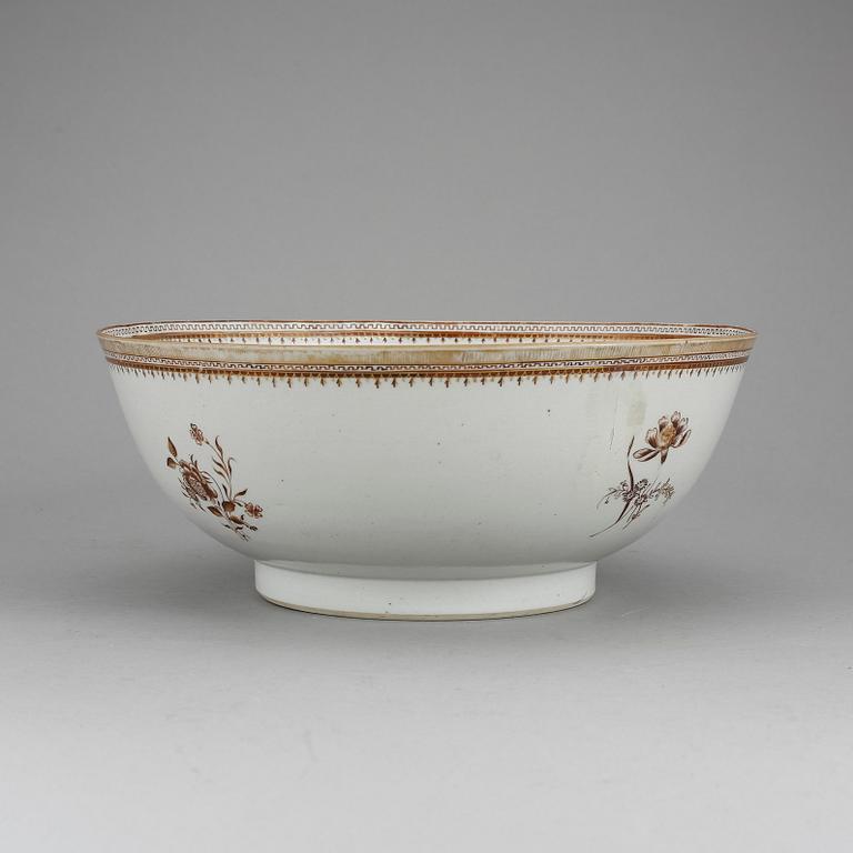 BÅLSKÅL, porslin. Kina, Qianlong (1736-1795).