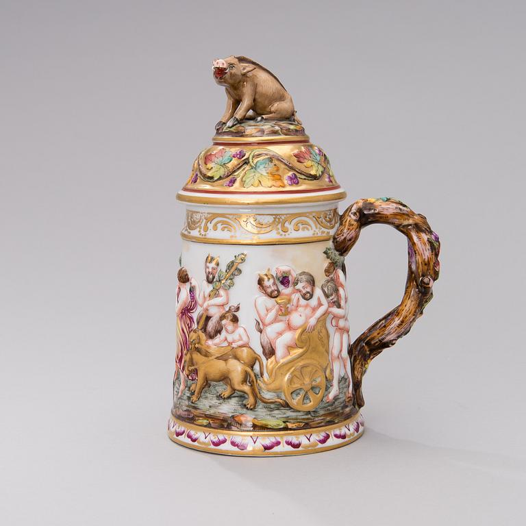 A MUG WITH LID. Capo di Monte. 1900s first half.