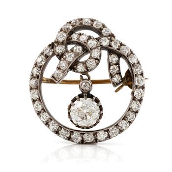 510A. A brooch, silver and gold set with old-cut diamonds.