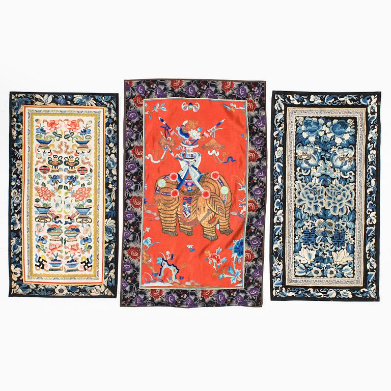 Sidenpaneler, 6 st, Kina, sen Qingdynasti/omkring 1900.