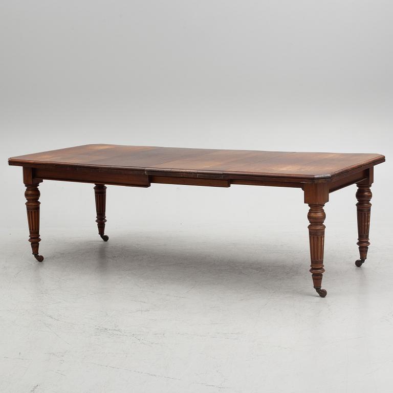 A dining table, W.A & S. Smee, England, late 19th century.