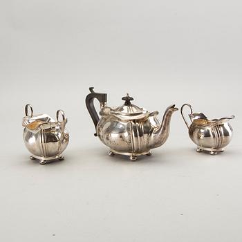 An English 3 pcs silver tea service, Birmingham 1908/09, total weight 570 gr.