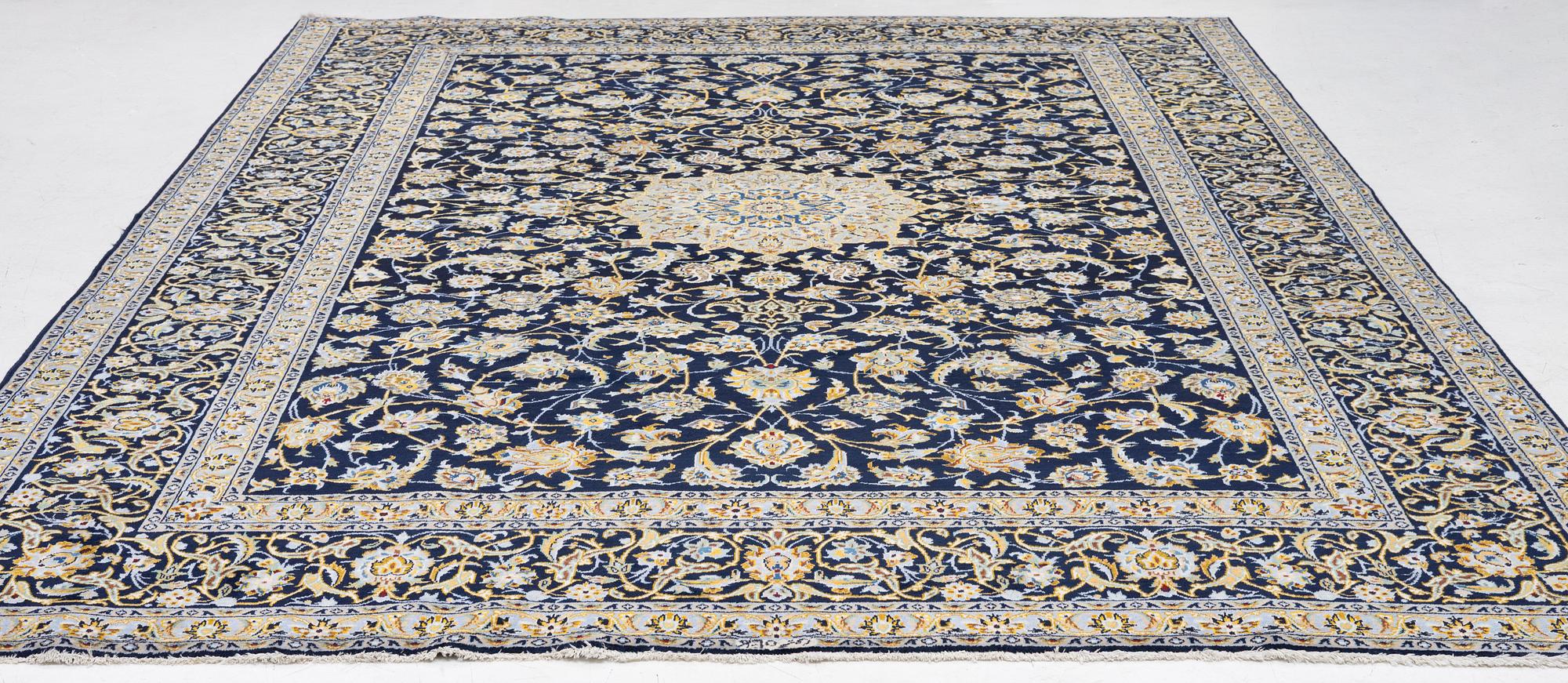 Matta, Keshan, ca 385 x 270 cm.