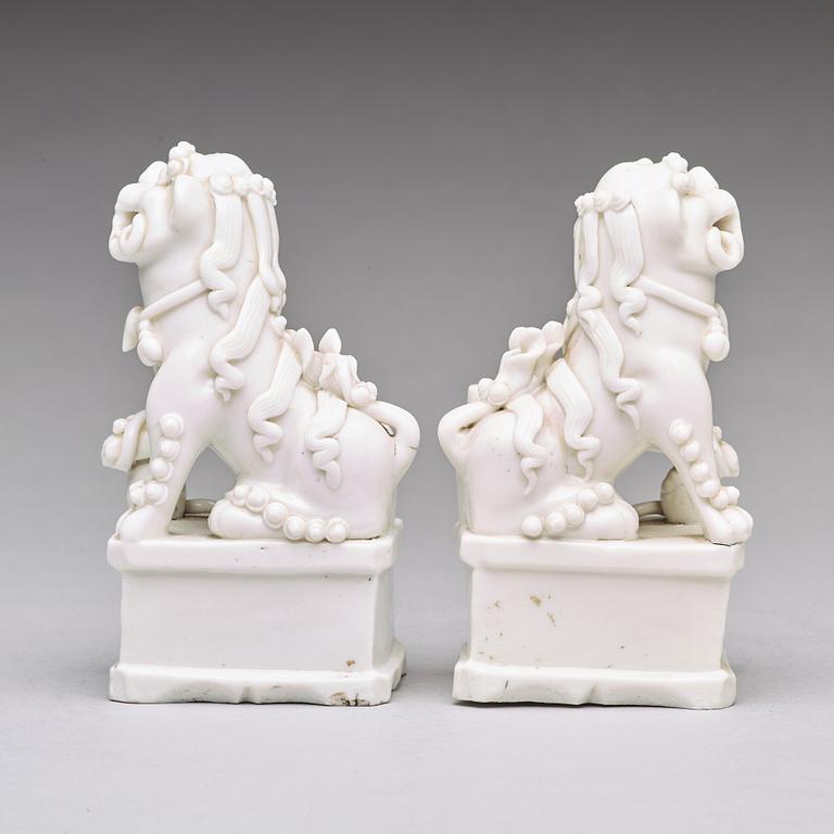 A pair of blanc de chine joss stick holders, Qing dynasty, Kangxi (1662-1722).