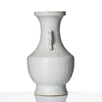 Vas, blanc de chine. Qingdynastin, 1700-/1800-tal.