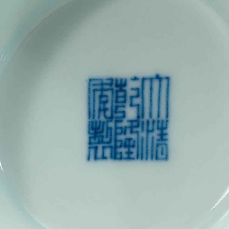 A blue and white vase, Qing dynasty with Qianlong seal mark.