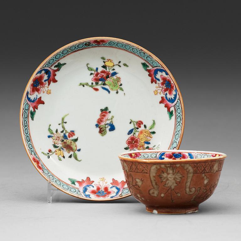 KOPPAR med FAT, sju stycken, kompaniporslin. Qingdynastin, Yongzheng (1723-35).