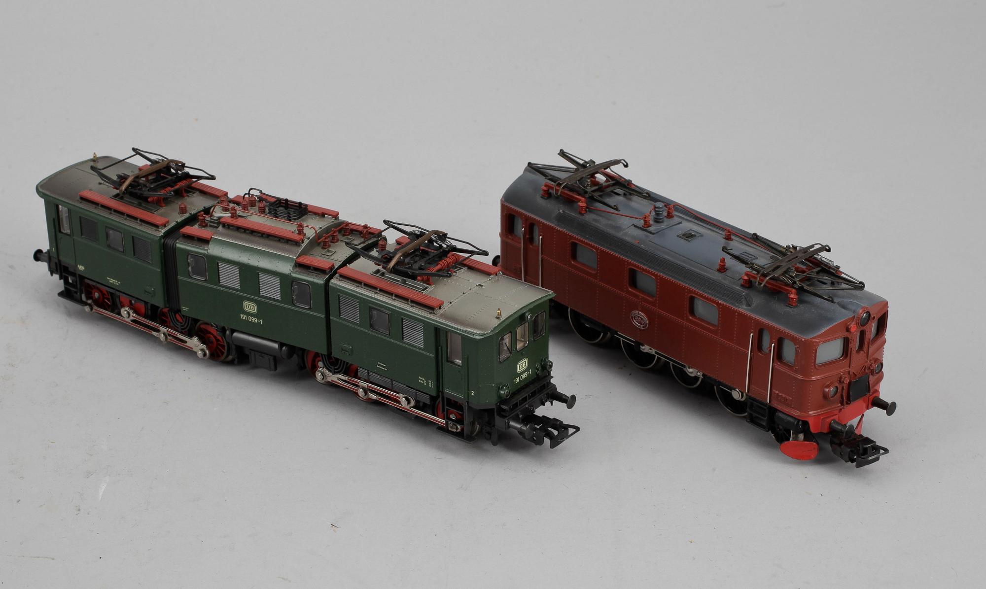 LOK, 2 st, "3329" samt "3030", Märklin, 1900/2000-tal.