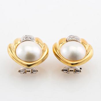 Earrings, a pair of 18K red and white gold with diamonds and mabé pearls.