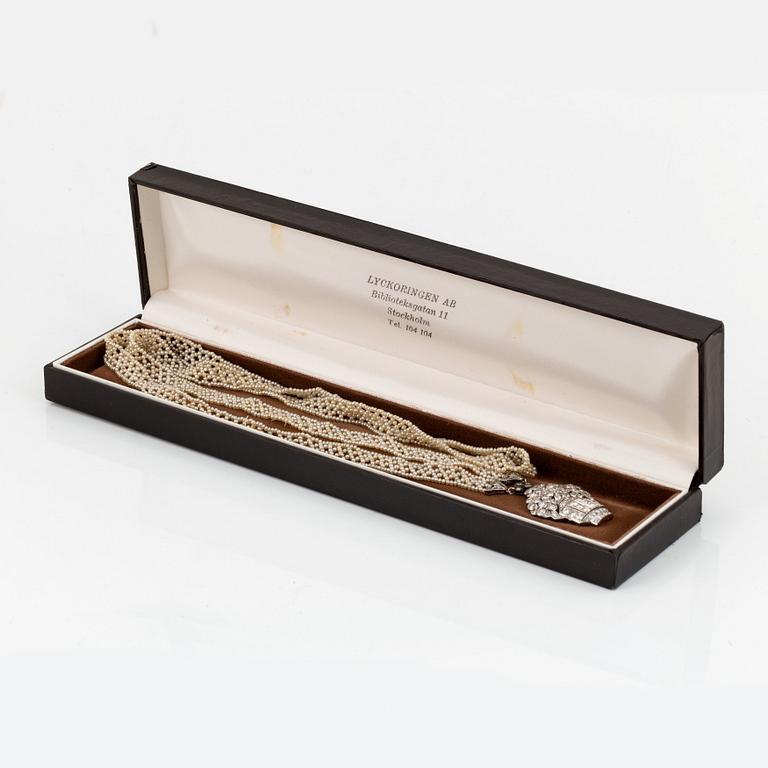 A diamond and pearl sautoir.