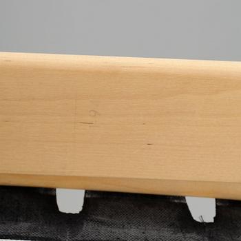 KARMSTOLAR, 2 st, modell 45, Alvar Aalto, Artek. Modellen formgiven 1947.