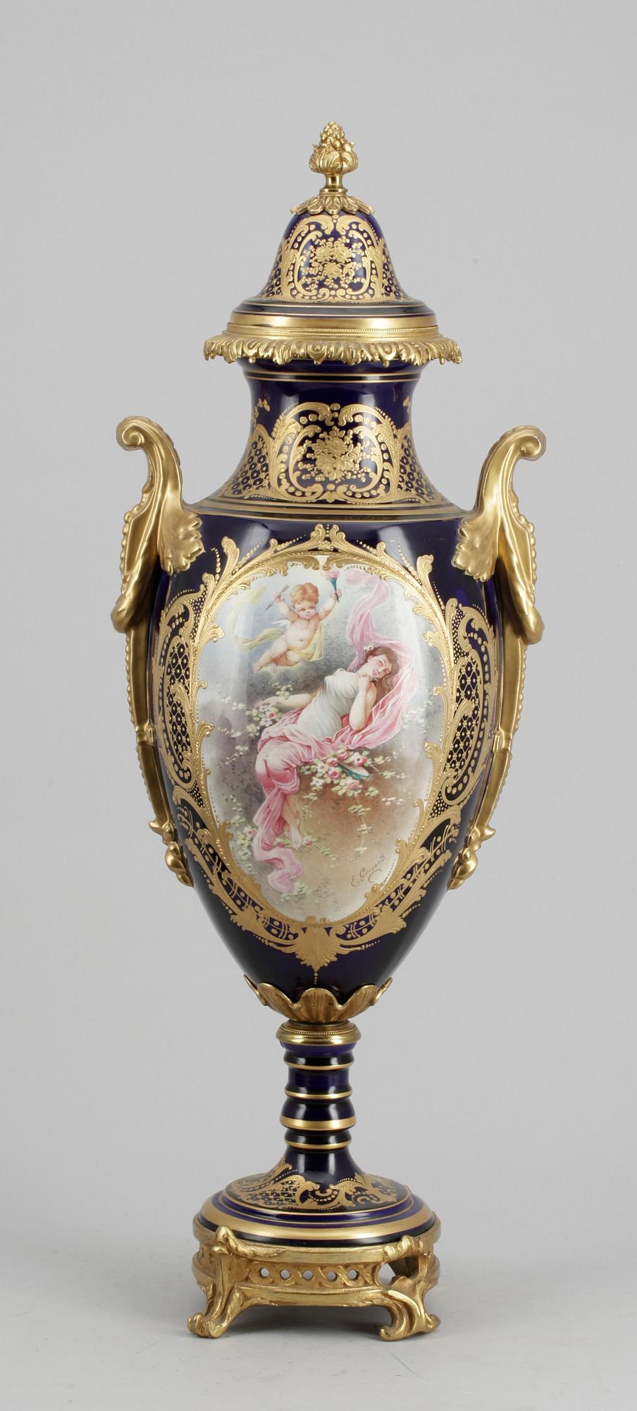 URNA med LOCK, porslin och brons, okänd tillverkare, sekelskifte 1900-tal.