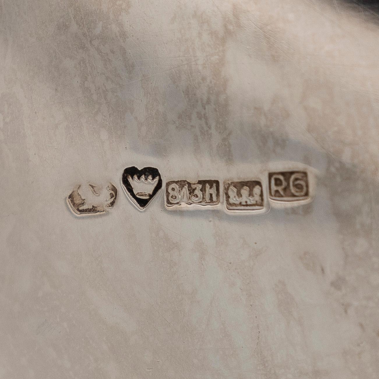 Kahvikalusto, 3 osaa, ja kynttilänjalkapari, hopeaa, Kultakeskus, Hämeenlinna 1946 ja 1948.