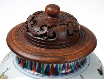 A Transitional wucai jar, 17th Century.