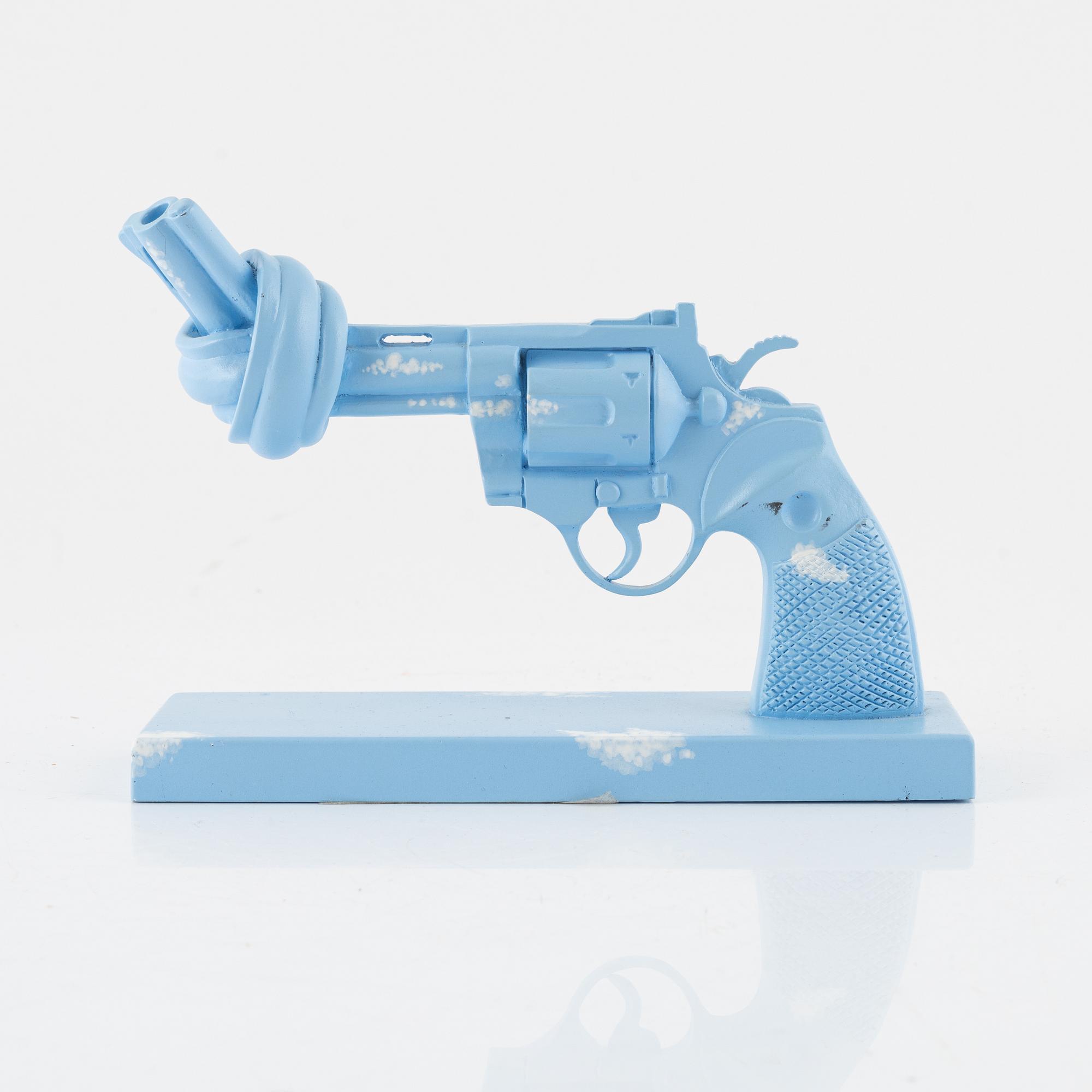 Carl Fredrik Reuterswärd/The Non-Violence Project Foundation, skulptur, numrerad 51/499 och daterad 2012.