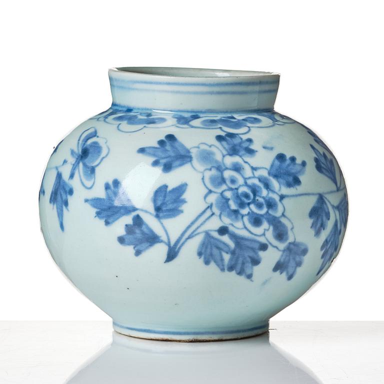 A blue and white Korean jar, 18th Century.