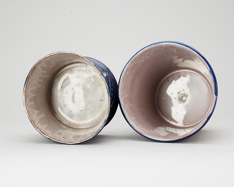 Two Wilhelm Kåge stoneware pots, Gustavsberg 1924.