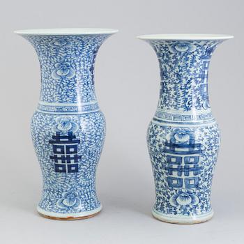 Two Chinese blue and white vases, early 20th century,