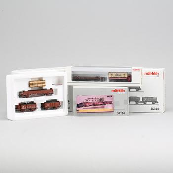 LOK 1 st, VAGNAR 8 st, samt STOLPVAGN MED LASTBIL, HO Märklin 37134, 46038, 46044, 46361,