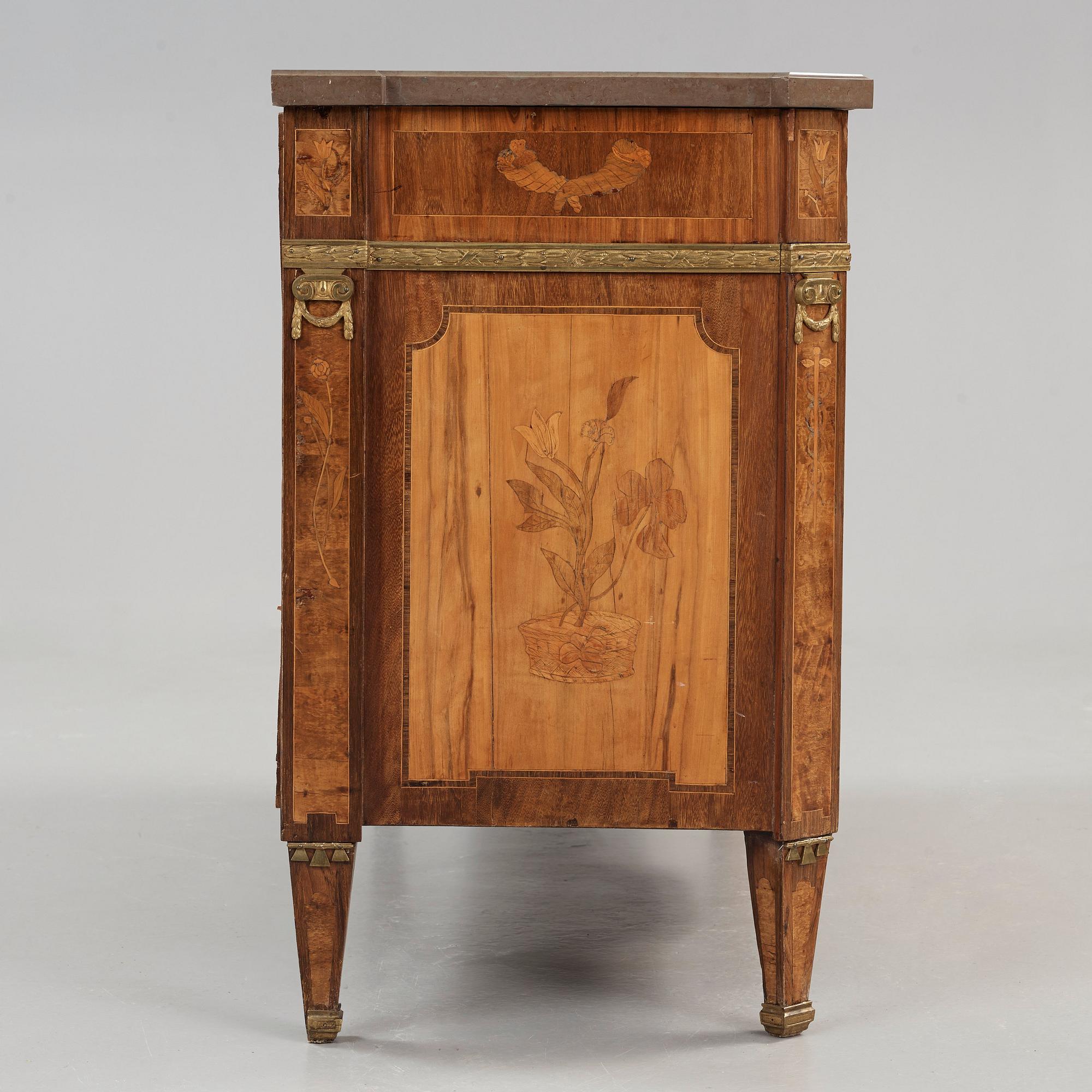 Gustaviansk, A Gustavian late 18th century commode.