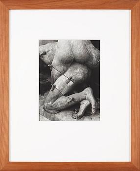 Christer Strömholm, "Skulpturernas kärleksakt" (Sculpture of love), 1958.