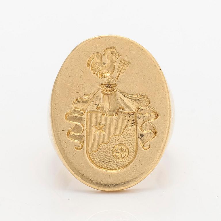 A signet ring, ca. 17K gold.