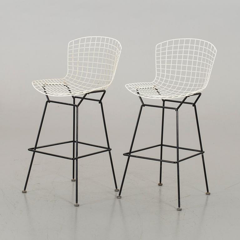 A PAIR OF HARRY BERTOIA BAR STOOLS, Knoll International.