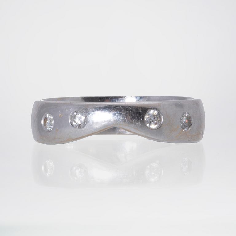 Ring 18k whitegold 4 brilliant-cut diamonds approx 0,15 ct, size 56,5.
