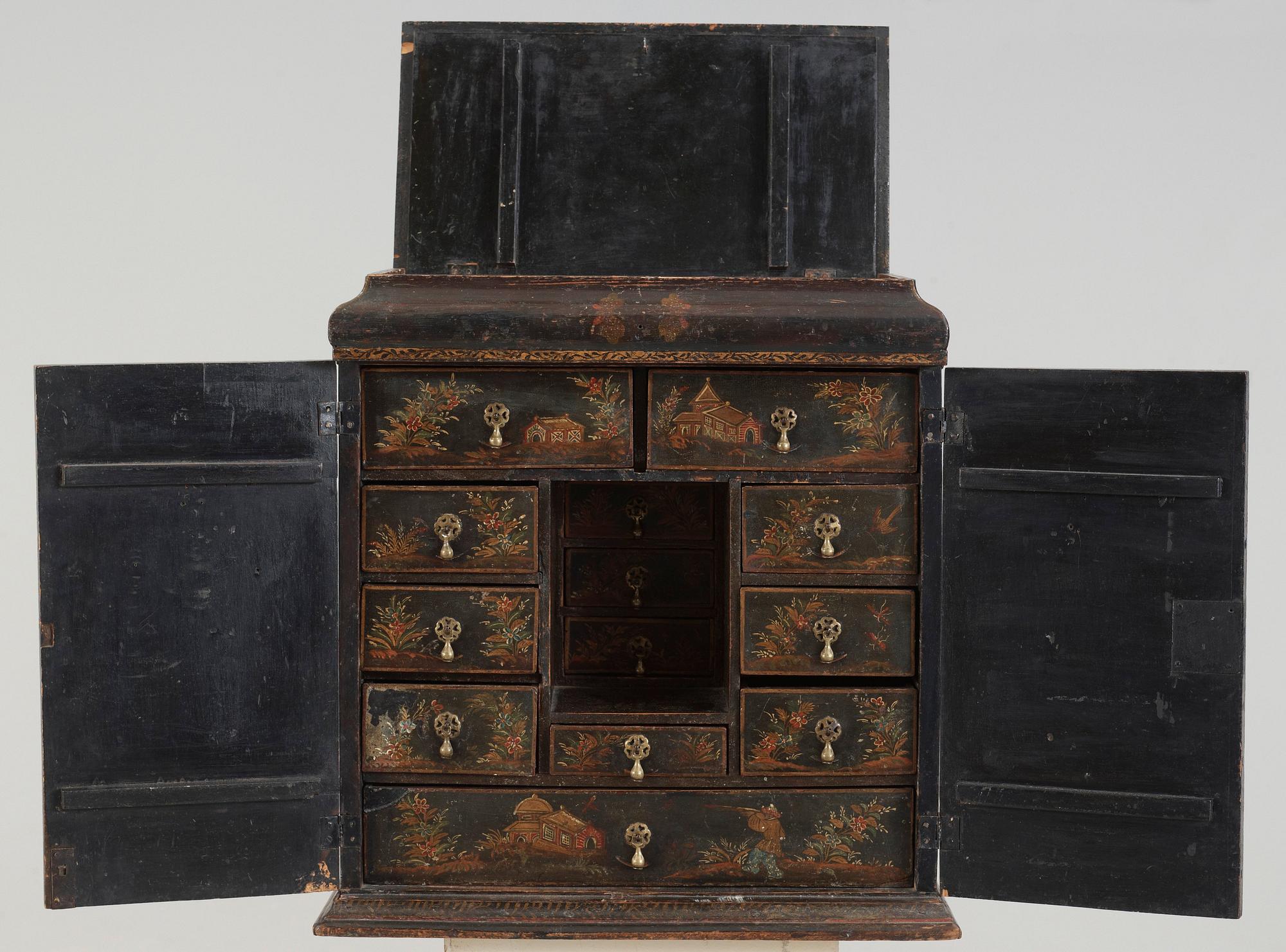KABINETTSKÅP. Senbarock, 1700-tal.
