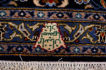 A CARPET, so called Royal Kashan, signerad Isfahanian, ca 413 x 303.