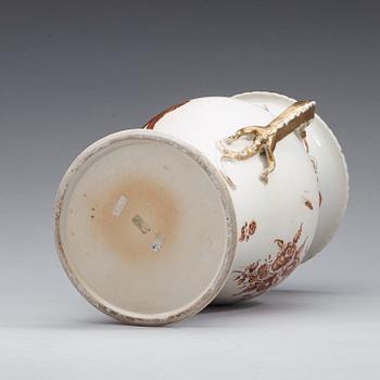 A famille rose vase, Qing dynasty, Jiaqing (1796-1820).