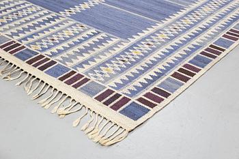 Barbro Nilsson, matto, "Salerno blå", flat weave, ca 307-308,5 x 201,5-204 cm, signed AB MMF BN.