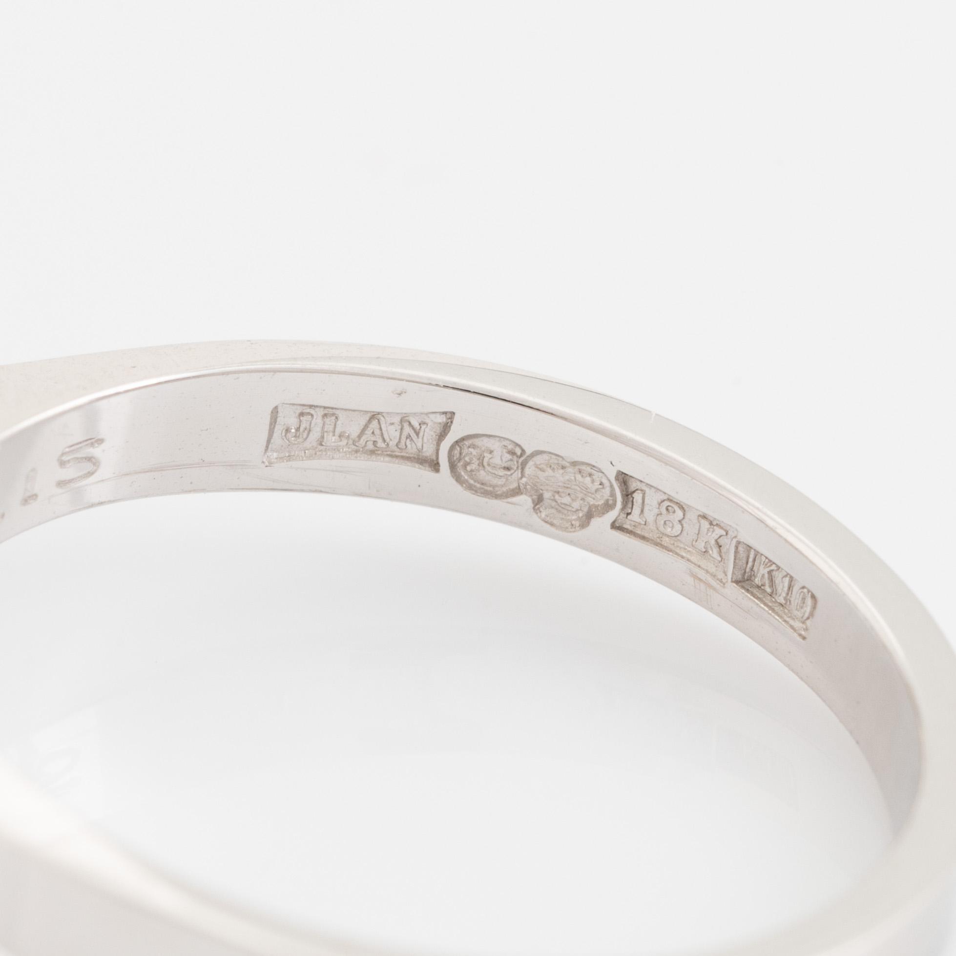 An 18K white gold ring set with a round brilliant-cut diamond.