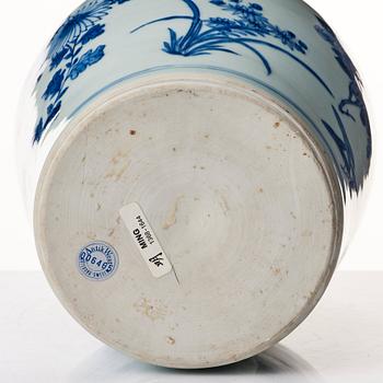 A blue and white Transtional vase, 17th Century.