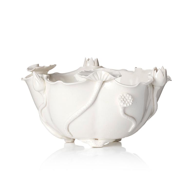 A large dehua/blanc de chine lotus bowl, late Qing dynasty/early 20th century.