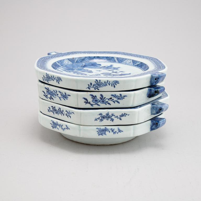 A group of four Chinese blue and white warming plates (2+1+1), Qing dynasty, 18th/19th century.