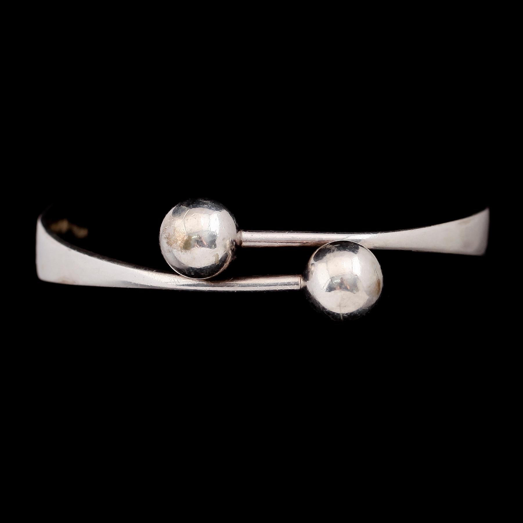 ARMRING, silver, Hans Hansen, Danmark, 1900-talets andra hälft. Vikt ca 45 g.