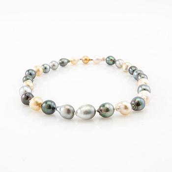 Necklace, Tahitian and South Sea pearls, clasp in 18K gold.
