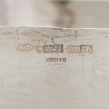 Tapio Wirkkala, malja ja pikareita 2 kpl, sterlinghopeaa, Kultakeskus Hämeenlinna, 1970, 1974 ja 1979.