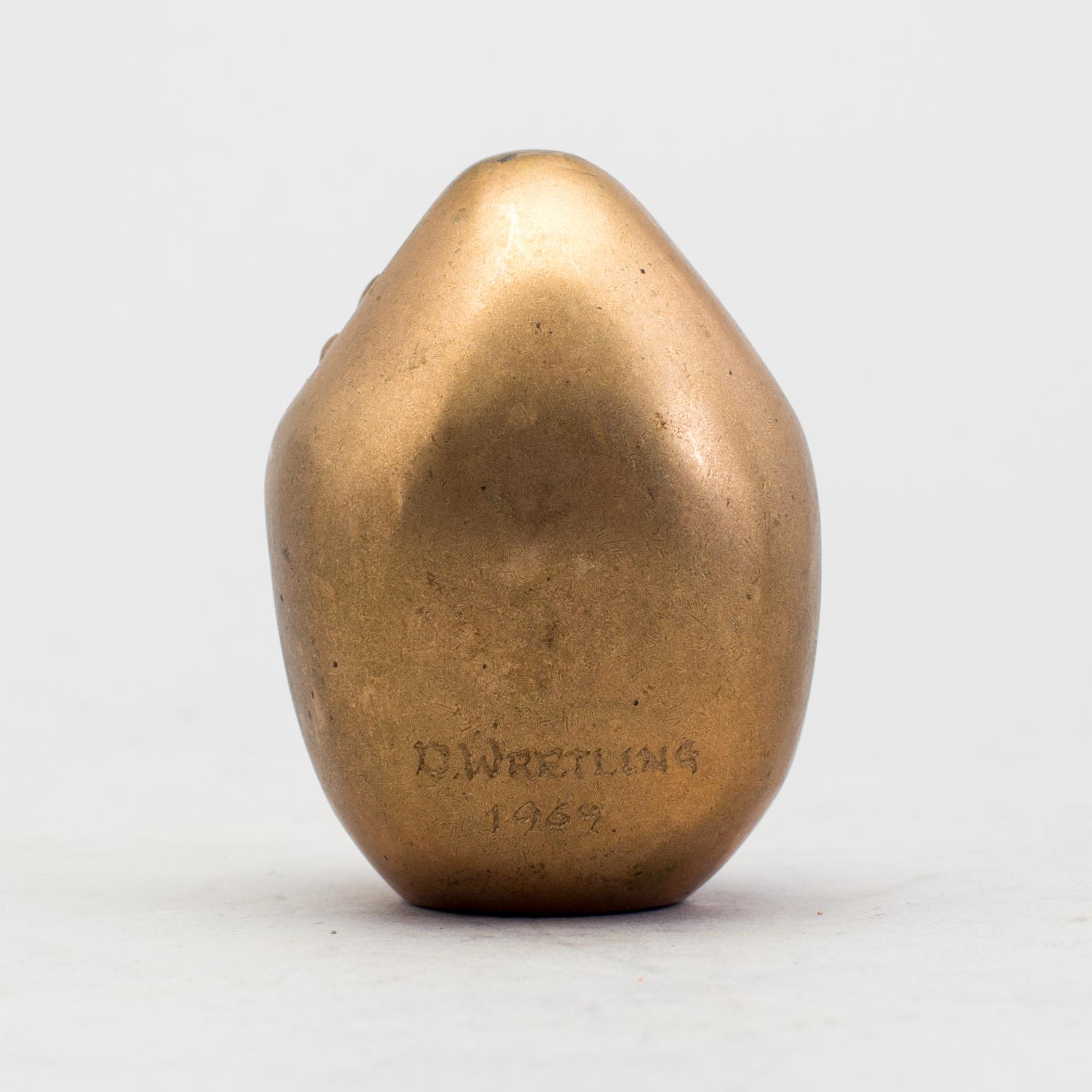 DAVID WRETLING, skulptur, patinerad mässing, "Moder Jord", signerad och daterad 1969.